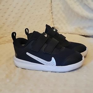 Toddler nike shoes 8c